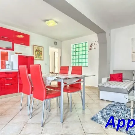 Apartment In With Sea View, Terrace, Air Conditioning, Wi-fi Medulin